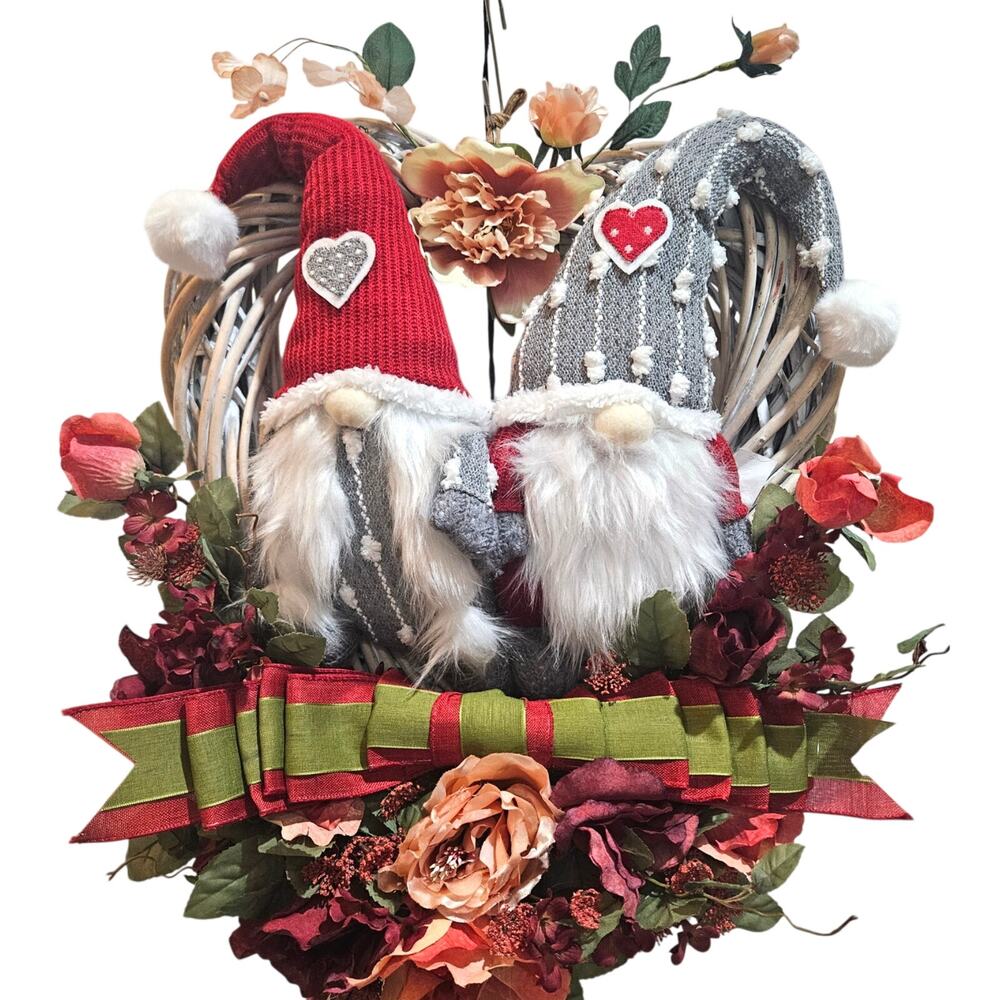 Adorable Heart Wreath Gnomes Floral Quality Handmade New About 20x24